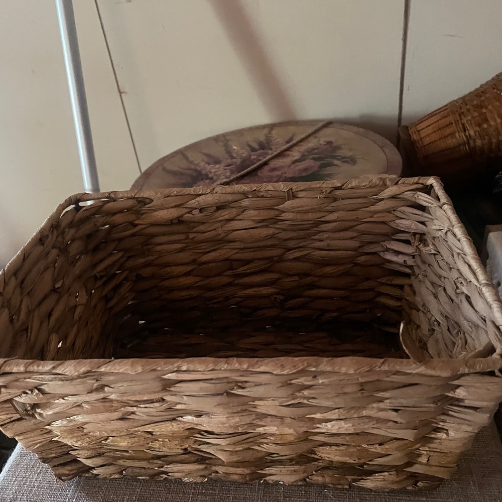 Wicker items - Picture 13 of 16